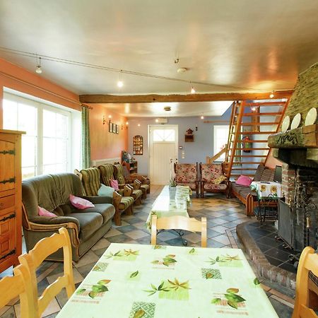 Beautiful Farmhouse In Brisy With Sauna エクステリア 写真