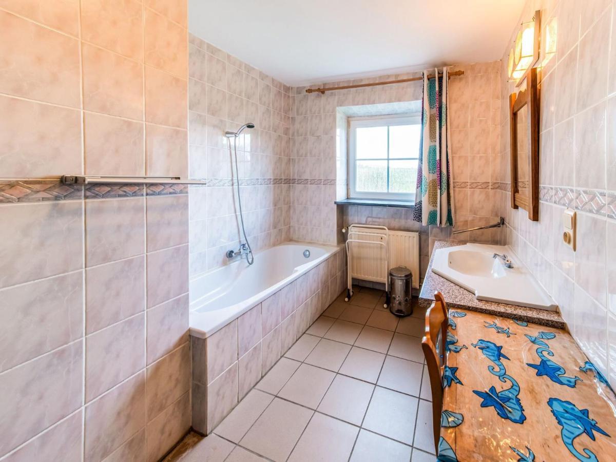 Beautiful Farmhouse In Brisy With Sauna エクステリア 写真