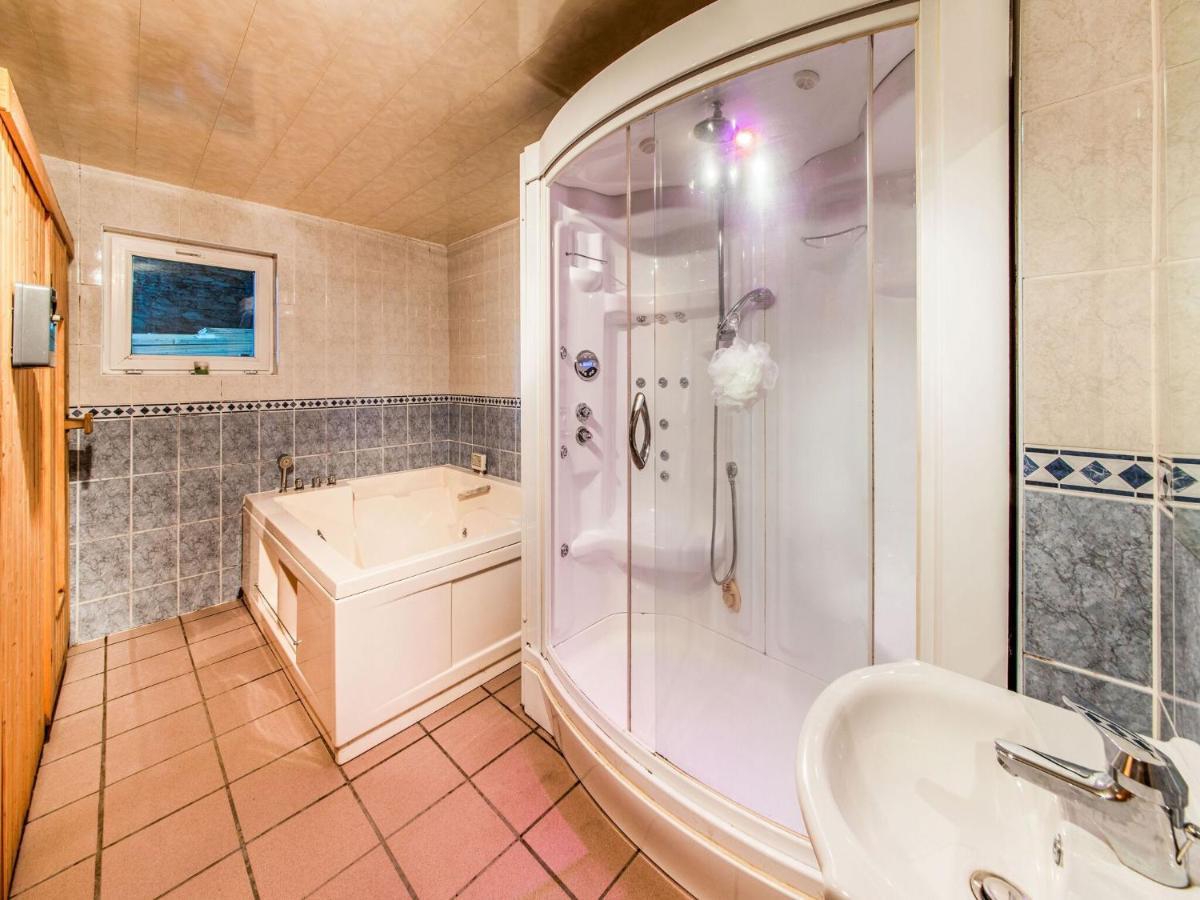 Beautiful Farmhouse In Brisy With Sauna エクステリア 写真
